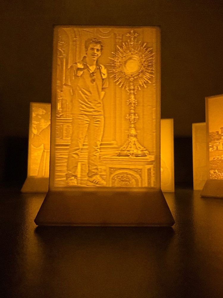 Lampe de prière Carlo Acutis à 4 faces